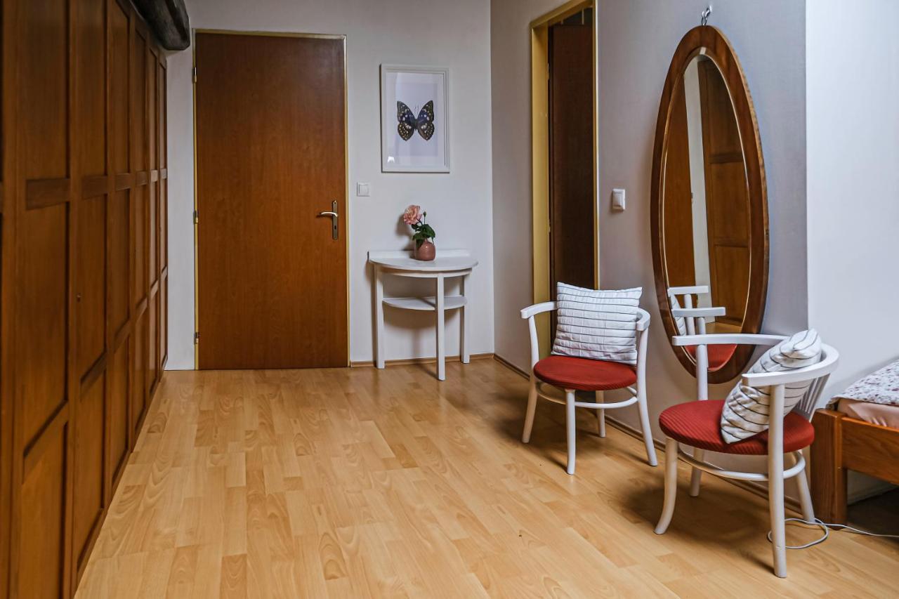 Sklep U Hrabalu Aparthotel ฮุสโตเปเช ภายนอก รูปภาพ