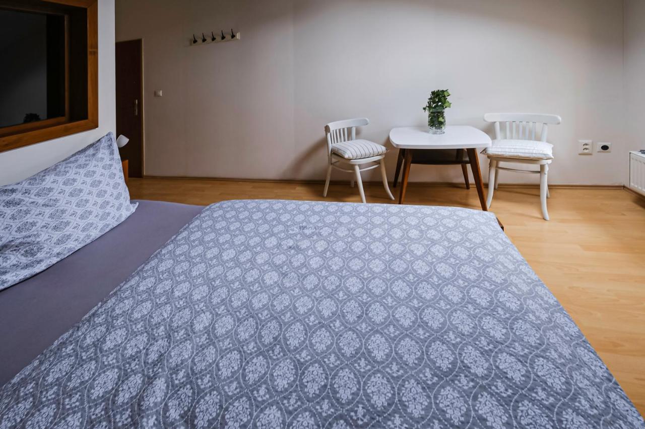 Sklep U Hrabalu Aparthotel ฮุสโตเปเช ภายนอก รูปภาพ