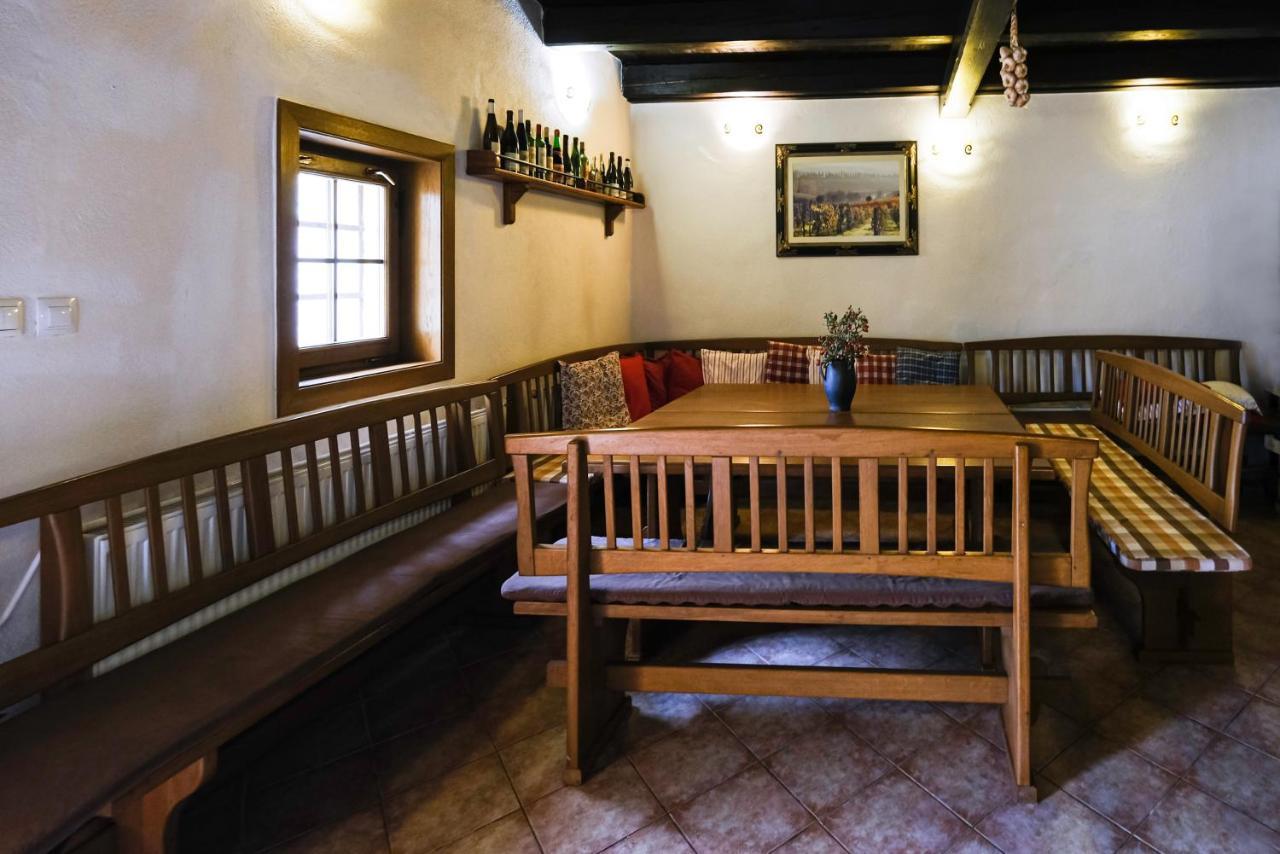 Sklep U Hrabalu Aparthotel ฮุสโตเปเช ภายนอก รูปภาพ
