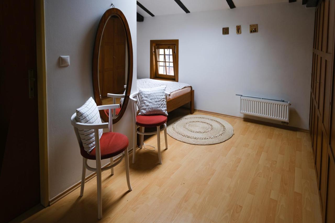 Sklep U Hrabalu Aparthotel ฮุสโตเปเช ภายนอก รูปภาพ