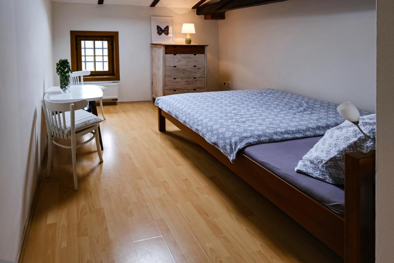 Sklep U Hrabalu Aparthotel ฮุสโตเปเช ภายนอก รูปภาพ